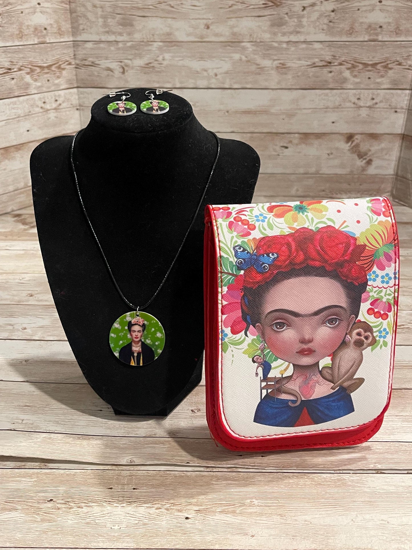 Frida Kahlo Set Purse/Bag Earrings and Necklace Crossbody Bag Set de Collar y Aretes de Frida y Bolsa Tipo Crossbody