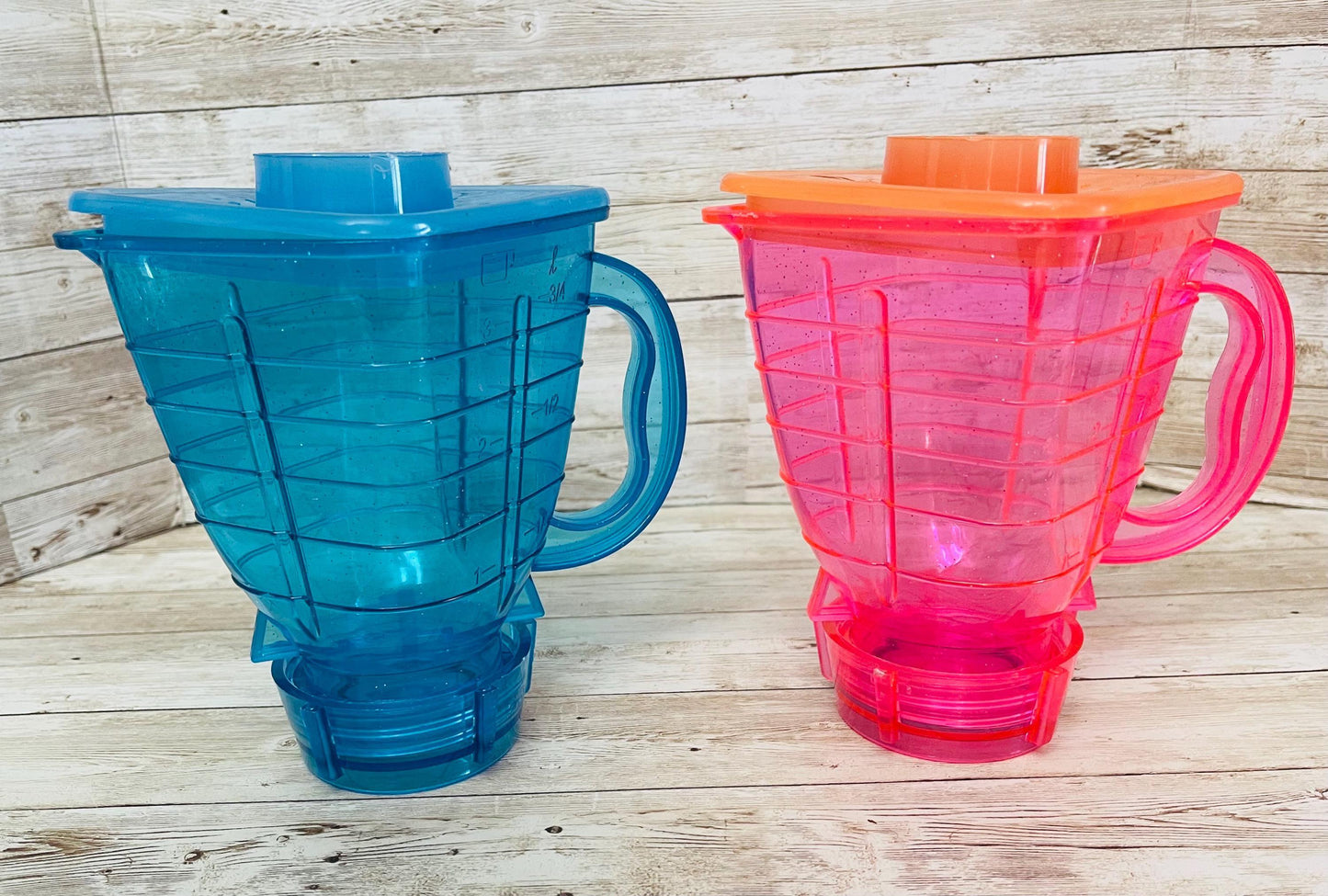 Licuachelas Mexicanos para Bebidas y Botanas 1 Litro Se Envian Colores Surtidos Mexican Plastic Drink Blender Cups for Drinks and Snacks