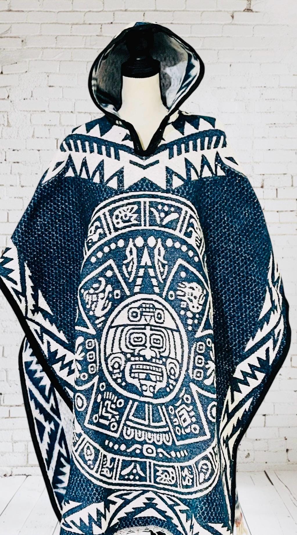 Mexican Aztec Calendar Double Sided Poncho  Poncho Mexicano Doble Vista Calendario Azteca