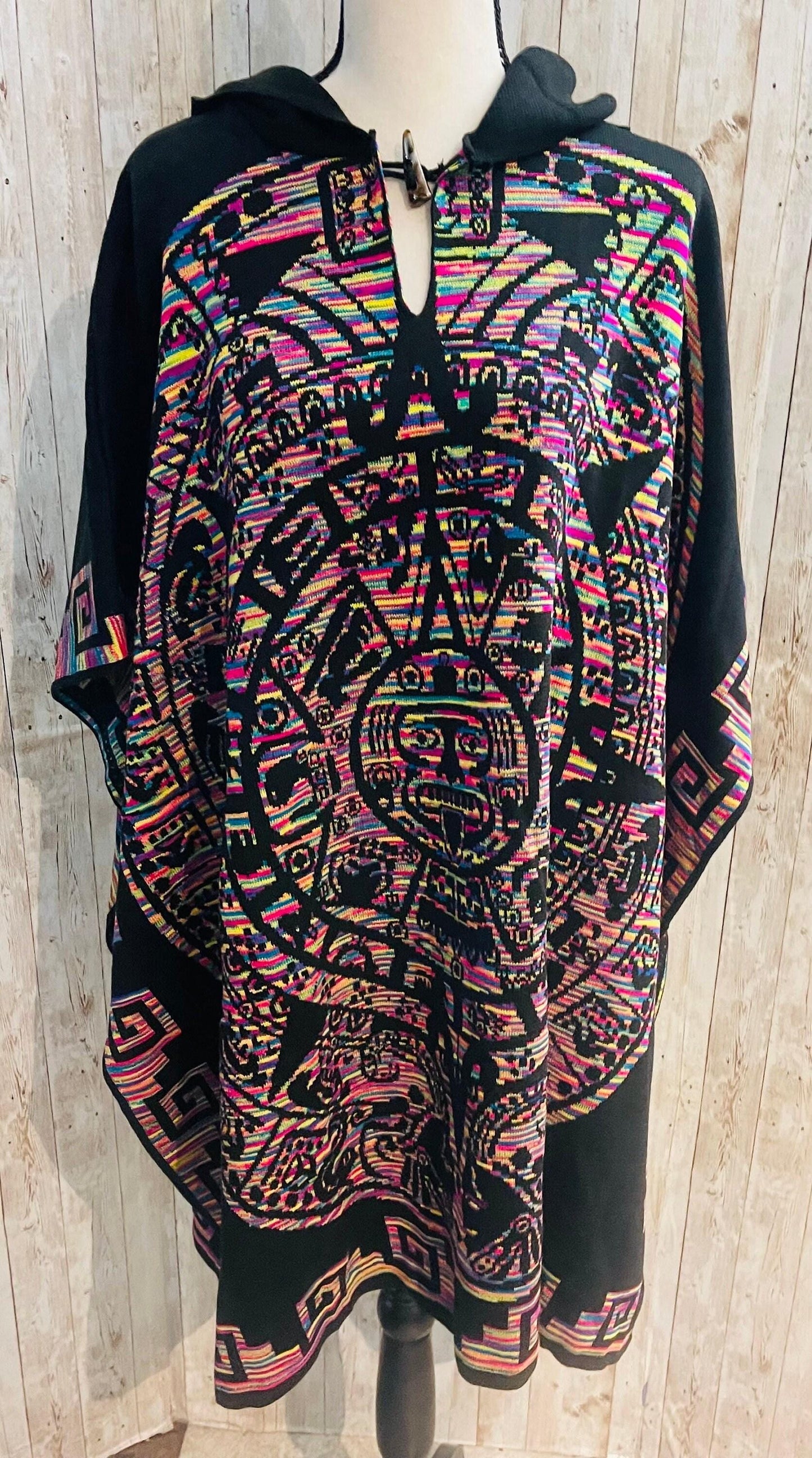 Gavan Poncho Mexicano Calendario Azteca con Gorro Aztec Calendar Mexican Poncho with Hoodie