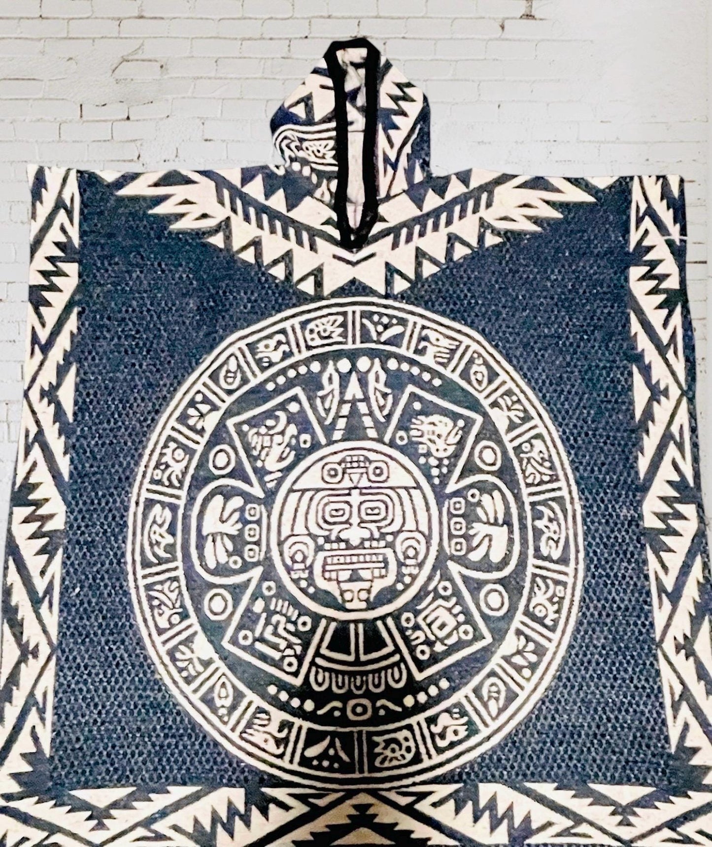 Mexican Aztec Calendar Double Sided Poncho  Poncho Mexicano Doble Vista Calendario Azteca