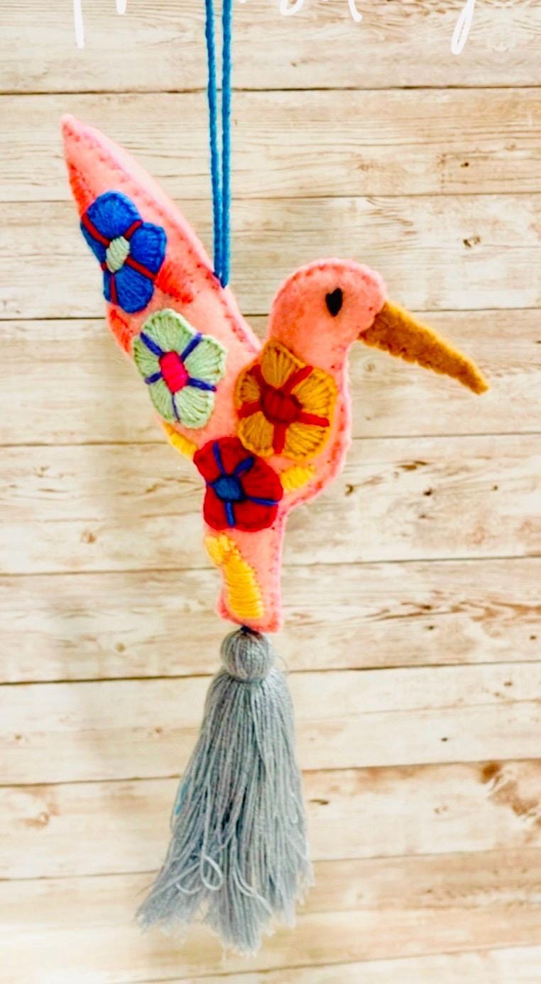 Mexican Pom Pom Hummingbird Keychain Ornament Colibrí Colgante Llavero Mexicano