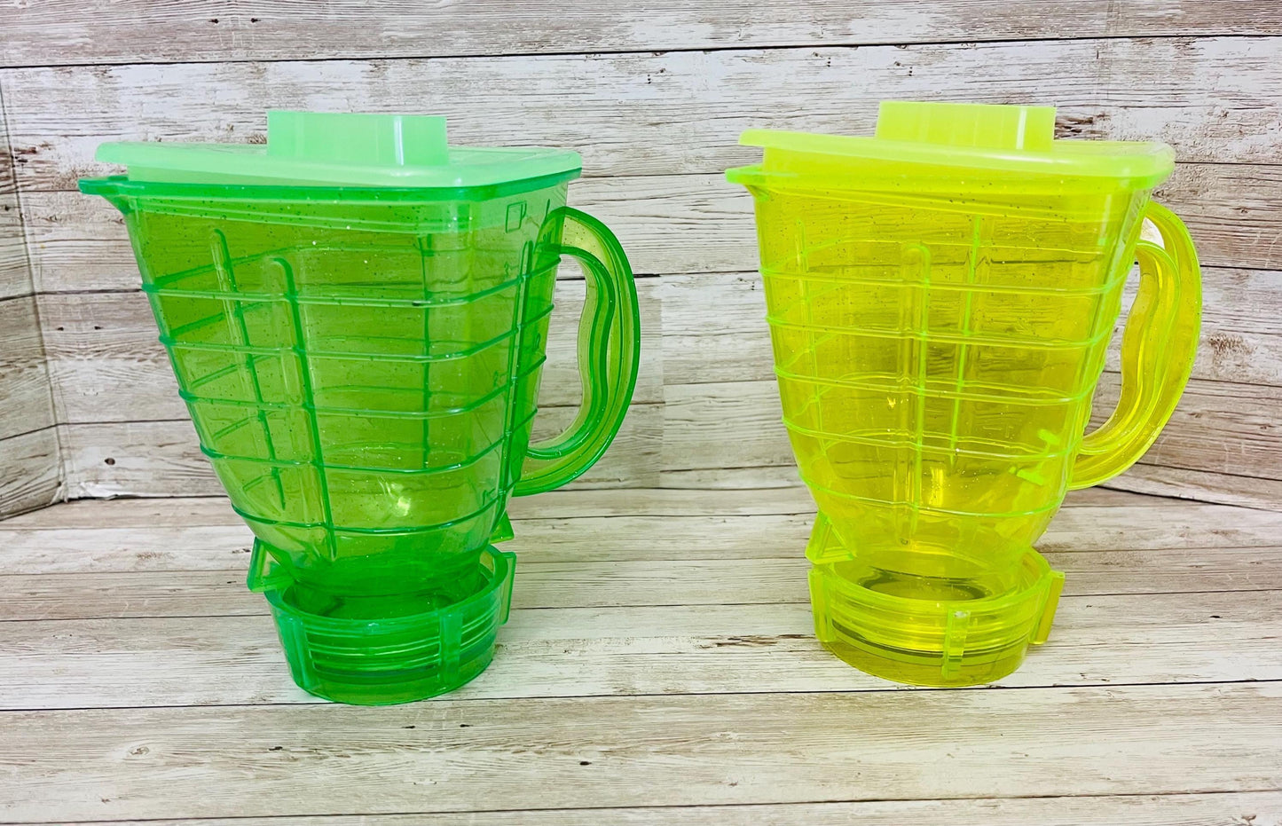 Licuachelas Mexicanos para Bebidas y Botanas 1 Litro Se Envian Colores Surtidos Mexican Plastic Drink Blender Cups for Drinks and Snacks