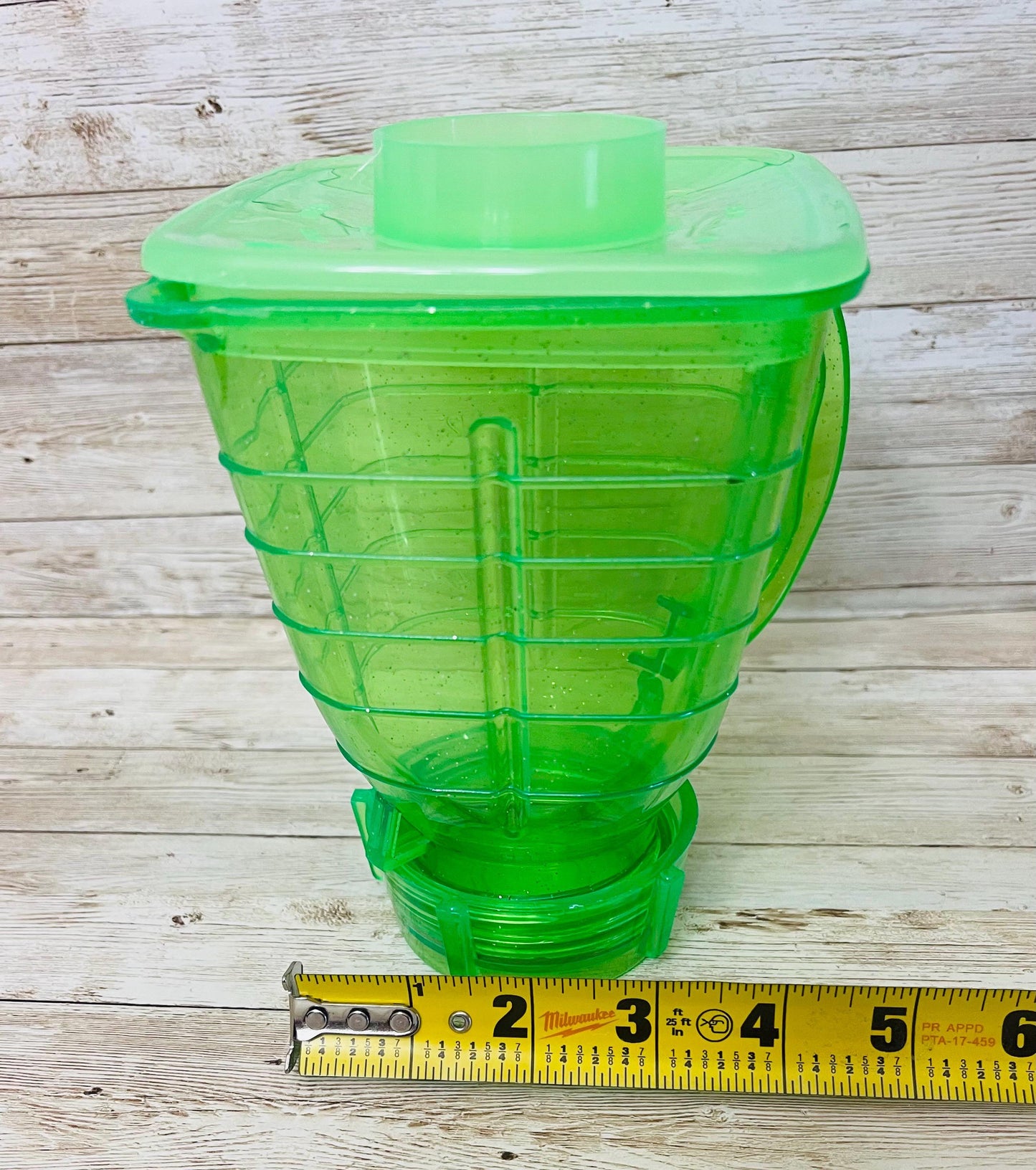 Licuachelas Mexicanos para Bebidas y Botanas 1 Litro Se Envian Colores Surtidos Mexican Plastic Drink Blender Cups for Drinks and Snacks