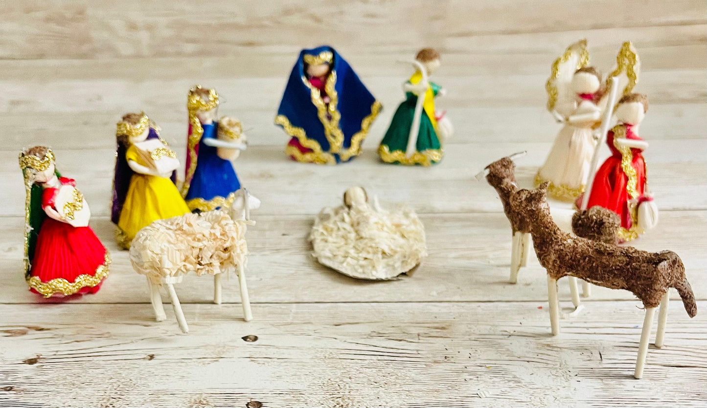 Mini Corn Husk Nativity Set Nacimiento Navideño Mini de Hoja de Maiz 2 Inches Tall