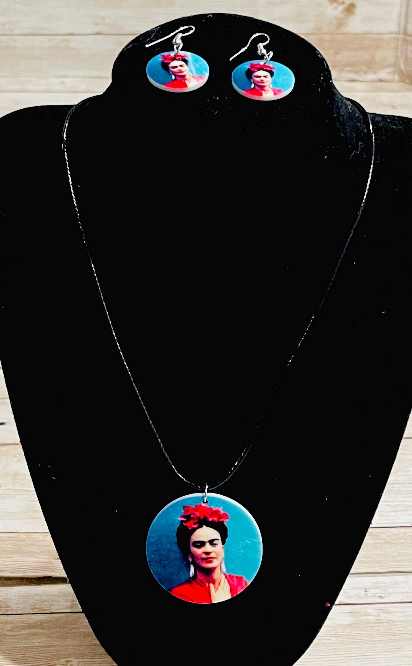 Frida Kahlo Set Purse/Bag Earrings and Necklace Crossbody Bag Set de Collar y Aretes de Frida y Bolsa Tipo Crossbody