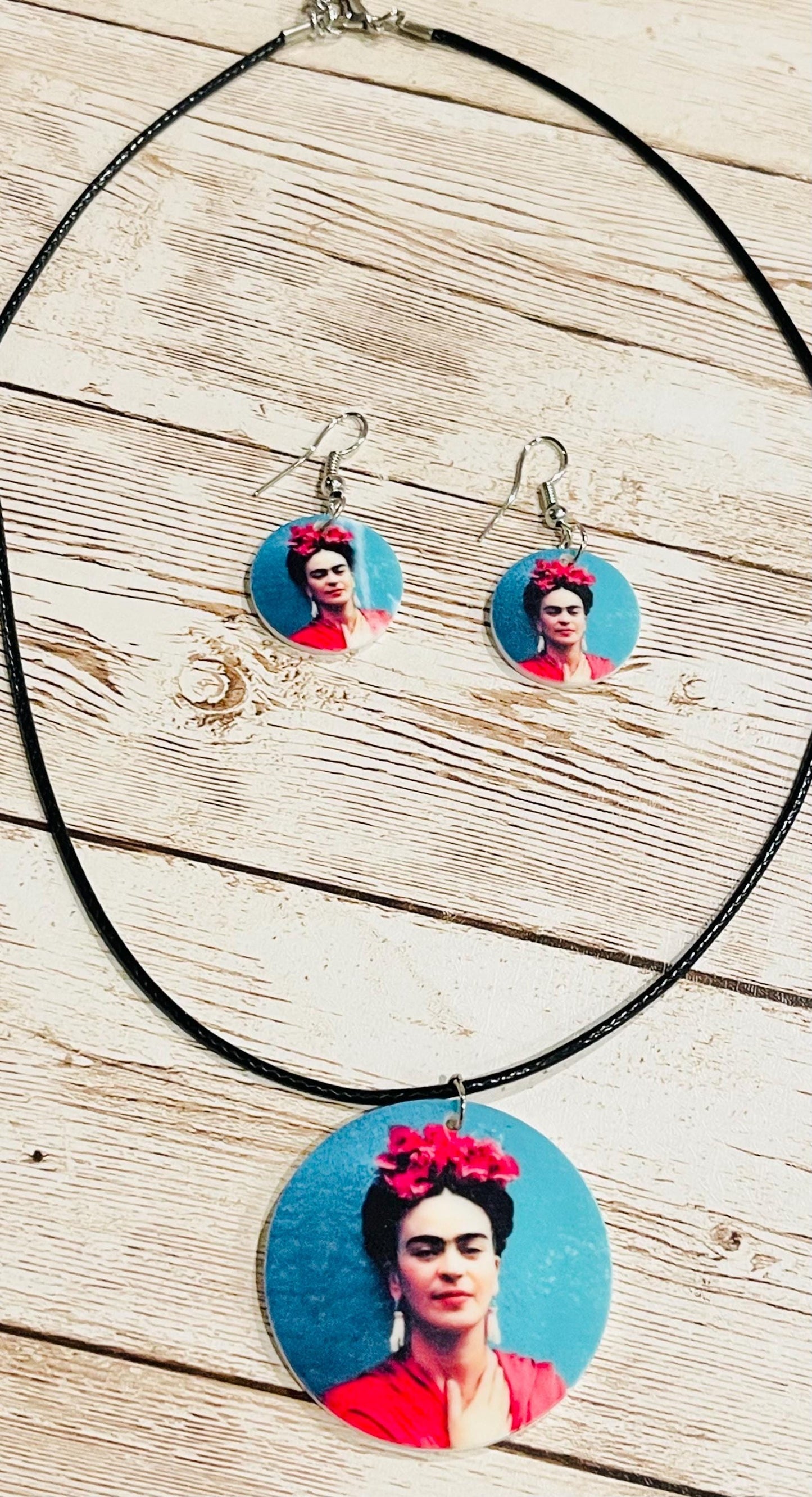 Frida Kahlo Set Purse/Bag Earrings and Necklace Crossbody Bag Set de Collar y Aretes de Frida y Bolsa Tipo Crossbody