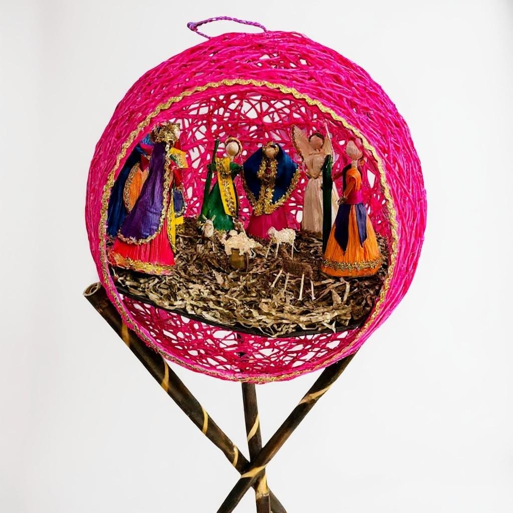Handmade Mexican Nativity Corn Husk Set in an Ornament Corn  Nacimiento Navideño Mexicano de Hoja de Maiz en Una Esfera