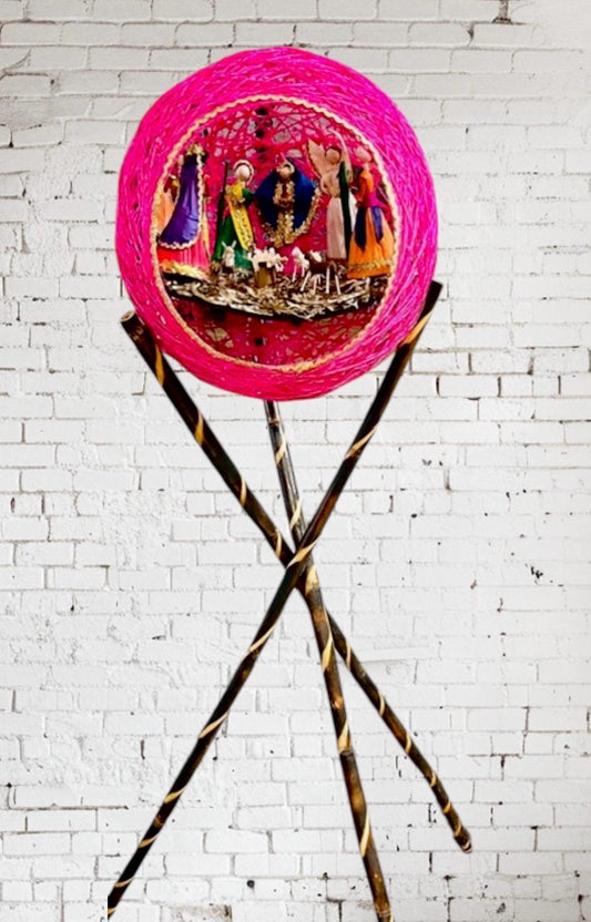 Handmade Mexican Nativity Corn Husk Set in an Ornament  Nacimiento Navideño Mexicano de Hoja de Maiz en Esfera