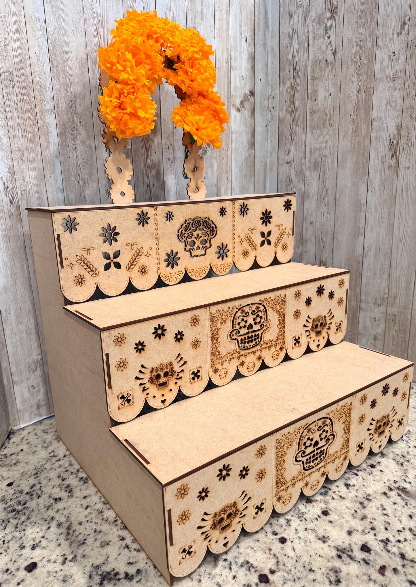 Altar de Ofrenda para Dia De Los Muertos de Madera con Flores y Accesorios  Day of the Dead Wood Offering Altar with Flowers and Accessories