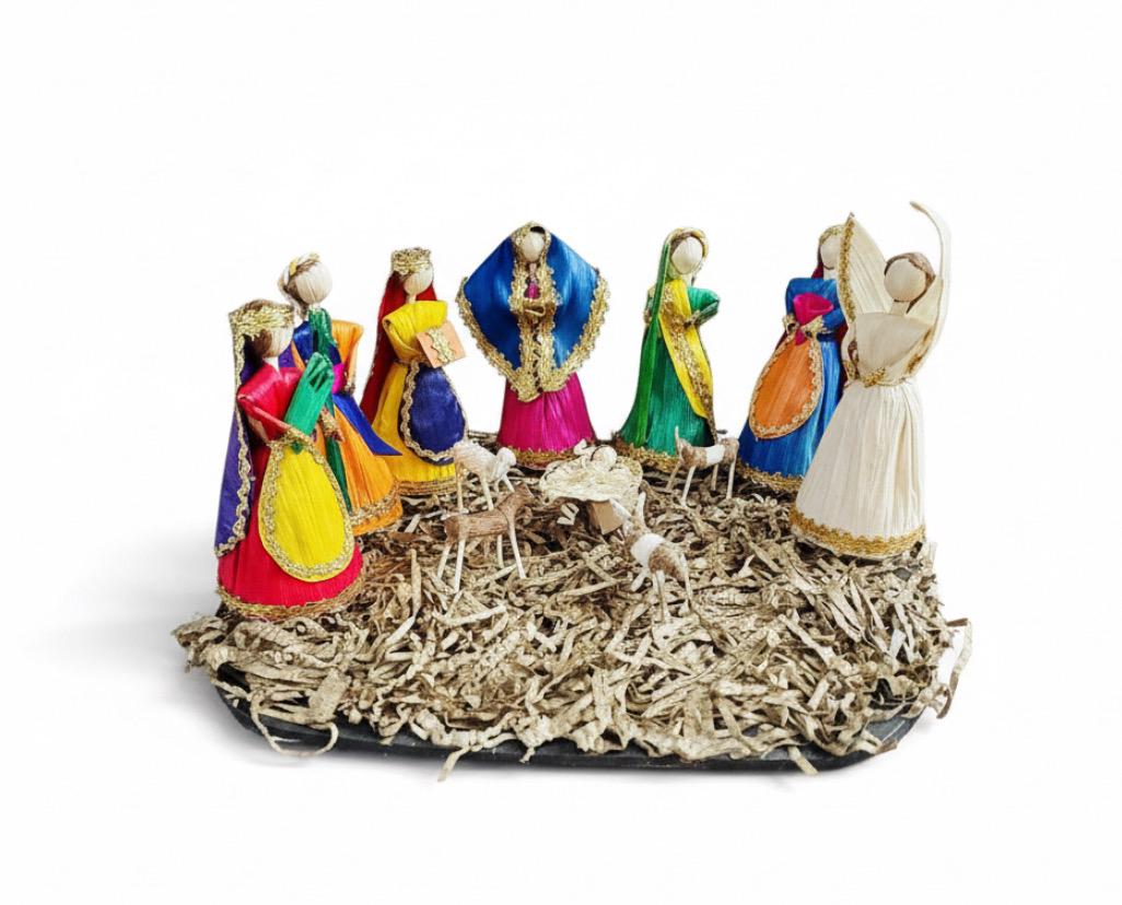 Handmade Mexican Nativity Corn Husk Set in an Ornament Corn  Nacimiento Navideño Mexicano de Hoja de Maiz en Una Esfera