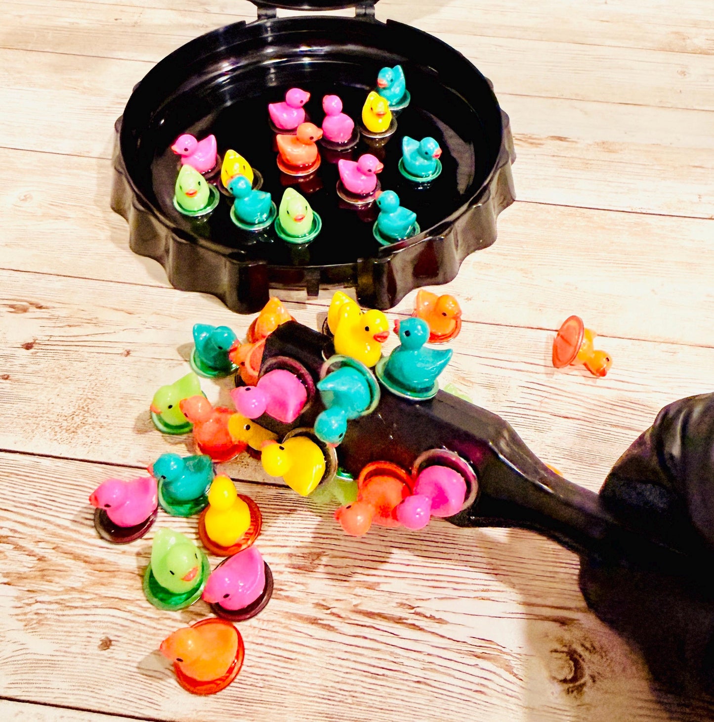 Fichas de Patitos con Pala Magnética y Corcholata Resin Colorful Filler Cards Duckies Chips with Magnetic Wand and Container