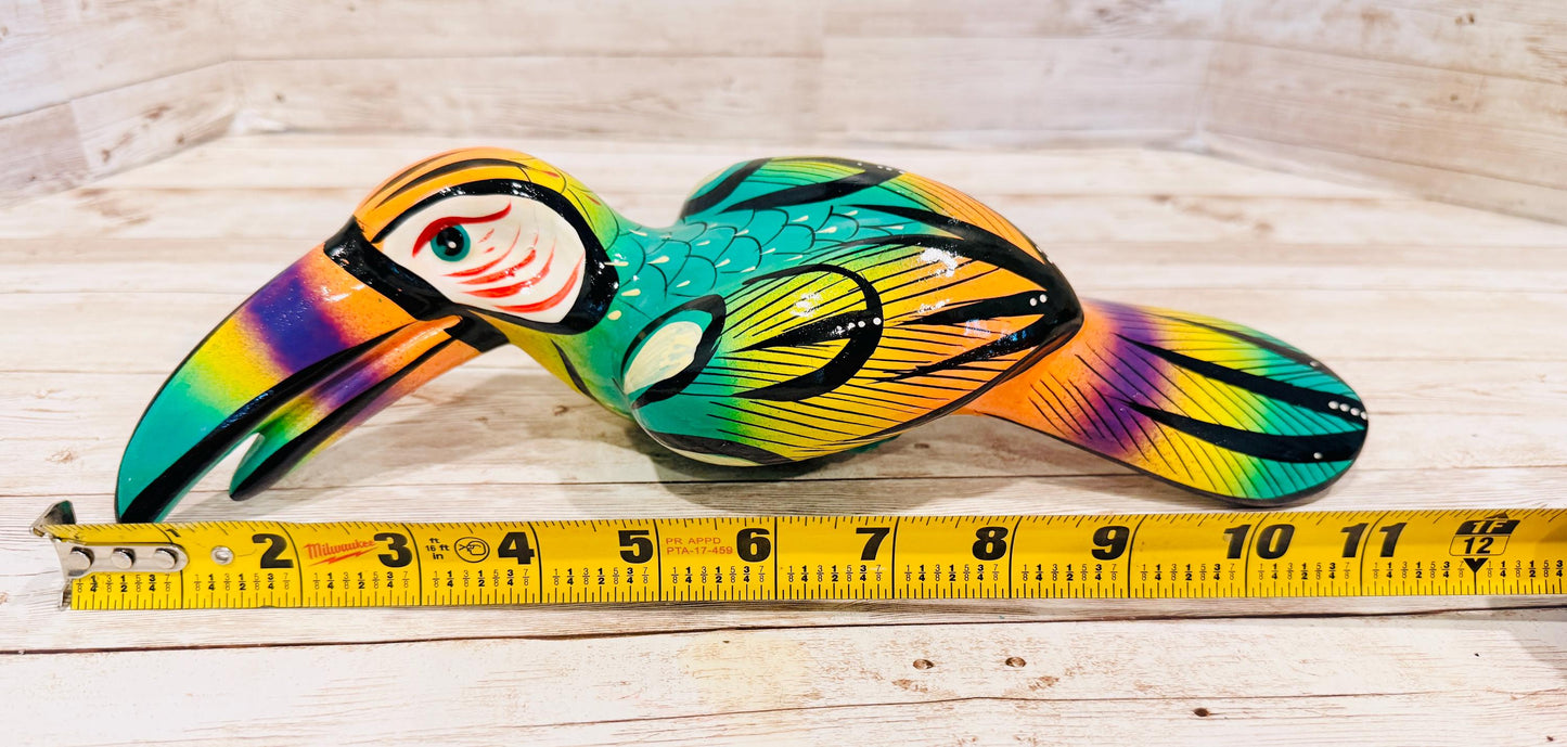 Hanging Exotic Toucan in Ring Mexican Pottery Ceramic Tucan oh  Pajaro Mexicano De Cerámica en Su Aro