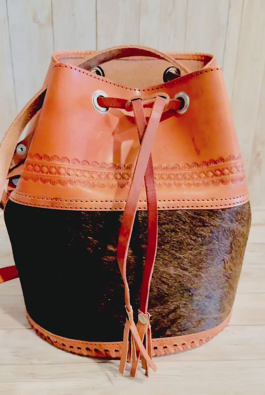Cowhide Leather
Bucket Bag Handmade
Vaqueta Purse,
Western Bag Hair On Hide Handbag Mexican
Artisan Bag Bolsa
Vaqueta de Piel con
Pelo